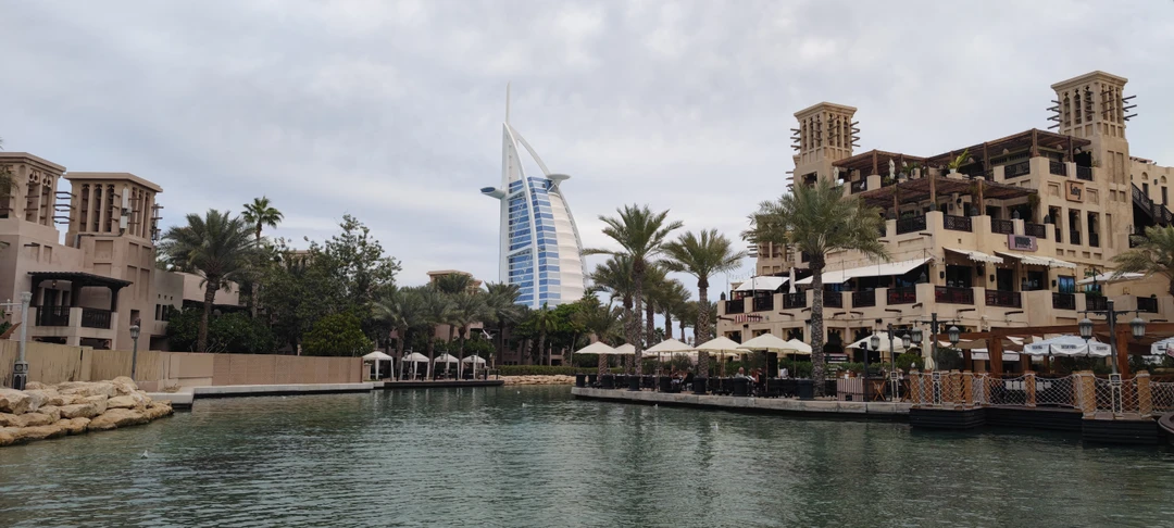 Спасибо Аюбу за экскурсию, за подогнанный для нас маршрут. Моей маме тяжело долго ходить, а посмотреть