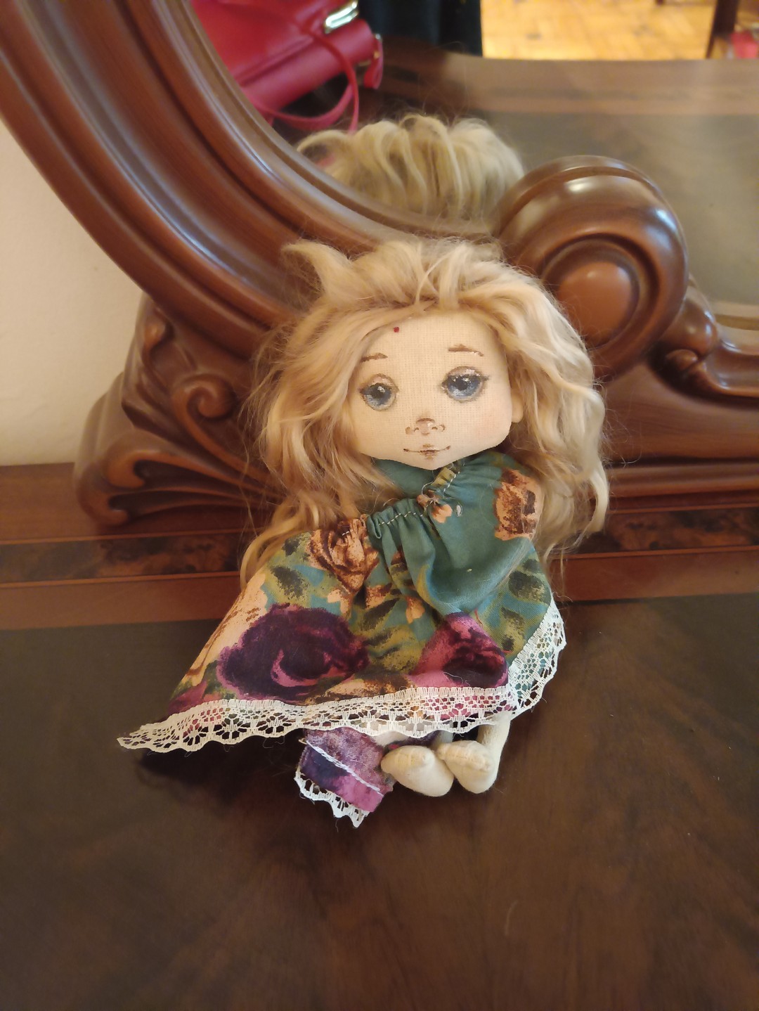 Ирина, интересная, душевная, открытая, гостеприимная, творческая. К мероприятию готовится основательно. Оформила стол, что бы мы хорошо