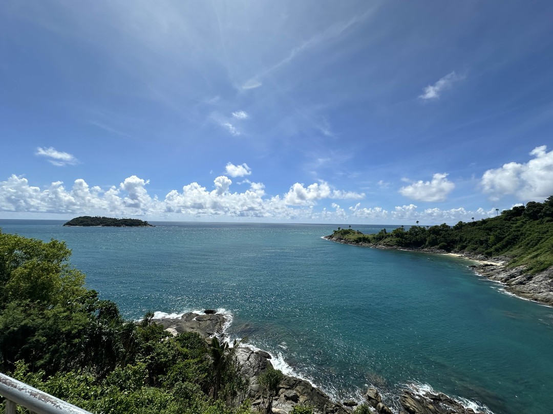 Экскурсию вел Андрей, все очень понравилось! Приехал вовремя на чистом комфортном автомобиле с кондиционером, вел аккуратно.
