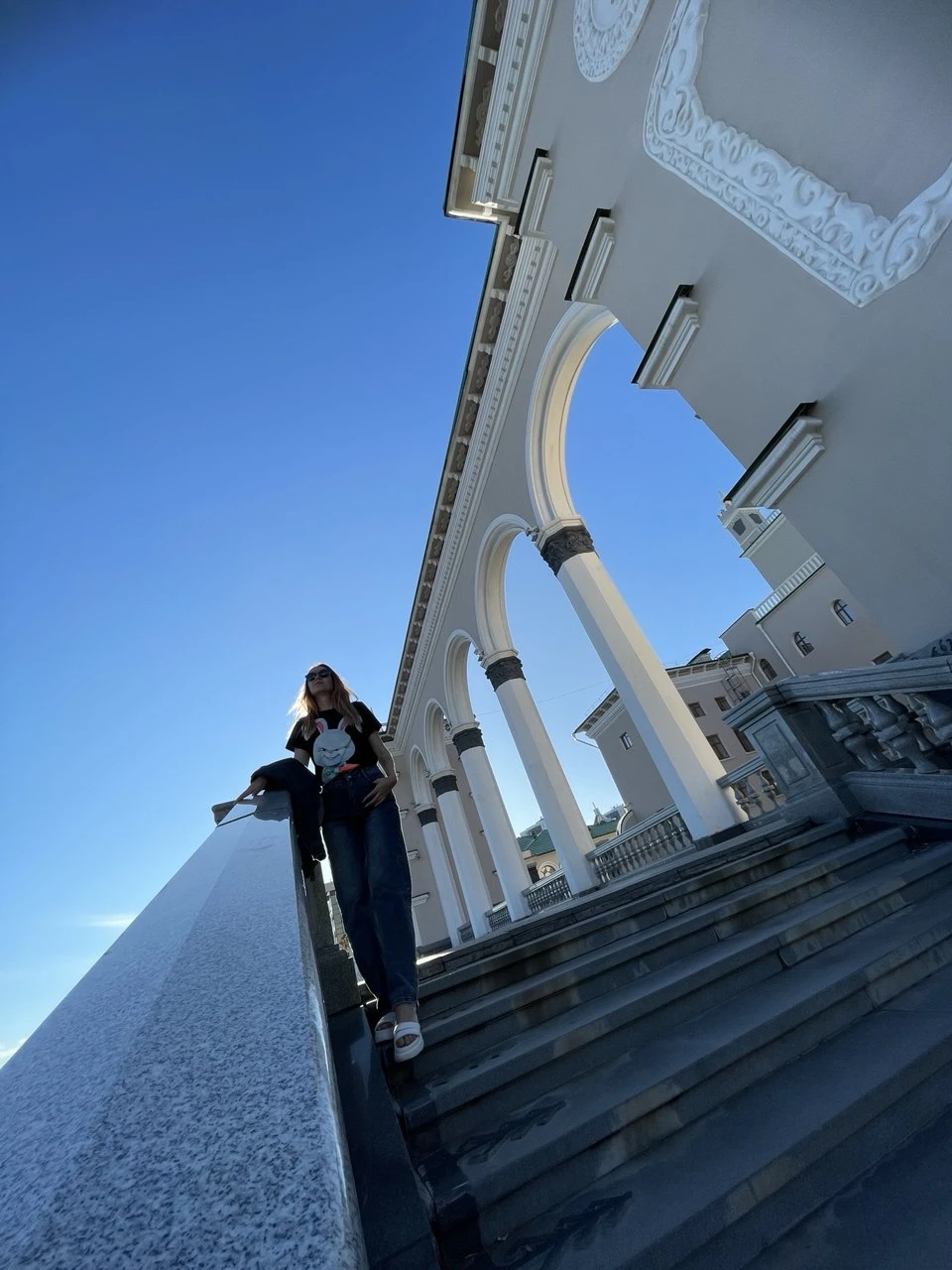 Светлана великолепный экскурсовод. Встретились на площади без опоздания, сразу предоставила аккредитацию экскурсовода и повела нас по