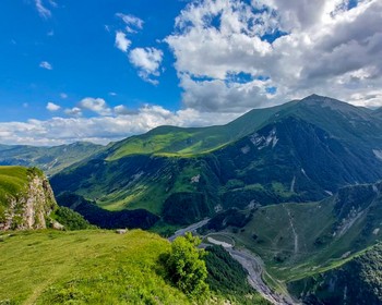 Крепость Ананури, Жинвальское водохранилище, подъём к церкви Гергети на джипах