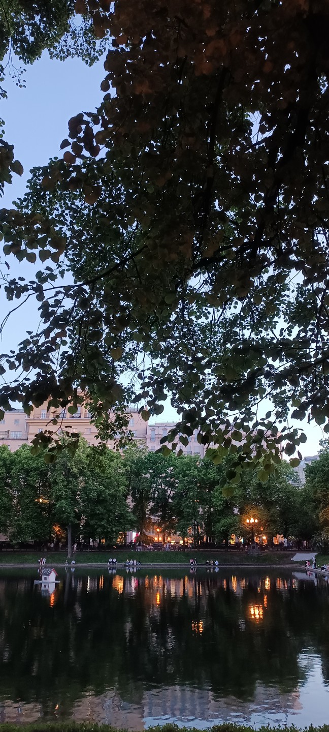 Вчера, 24.05.2025, прокатились от ВДНХ до Москва-сити и обратно. Прогулка заявлена на 2 часа, а вышла