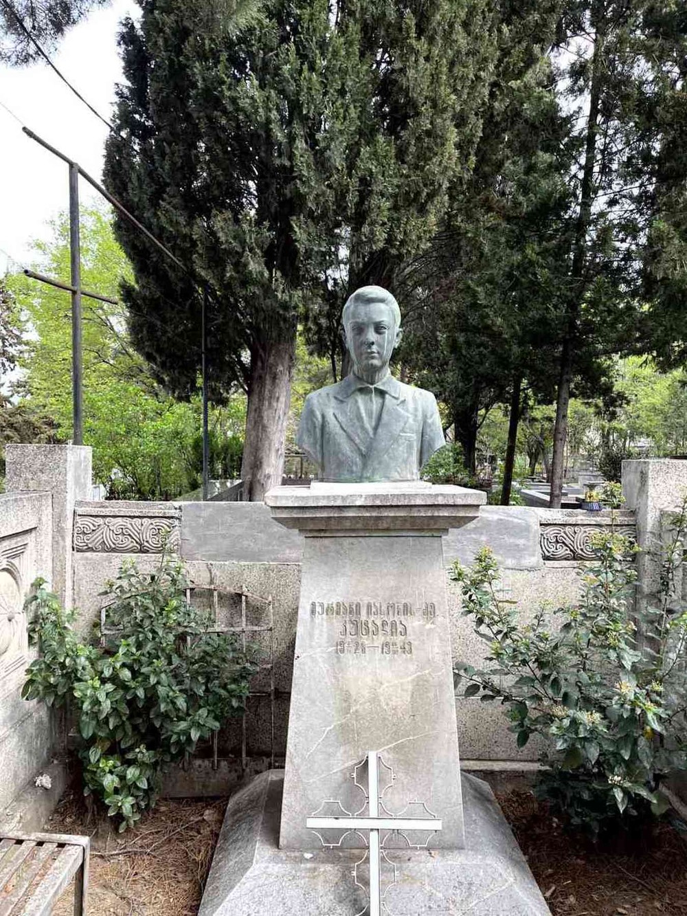 По Верийскому мемориалу в Тбилиси — с историком (5/22)