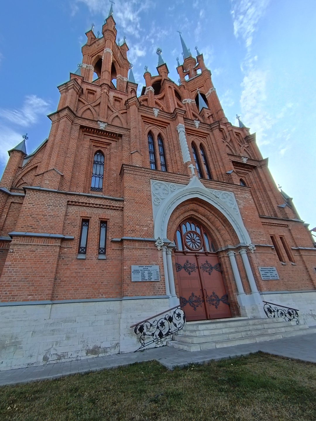 Экскурсовод Алена сделала все, чтобы мы получили впечатление от города. Полный восторг! Много информации: доступной и