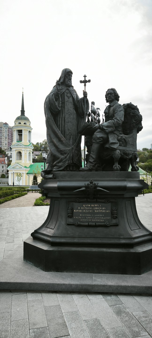 Первый раз в Воронеже. Бронировали экскурсию на день раньше, но не успевали приехать, пробки… Экскурсовод Елена