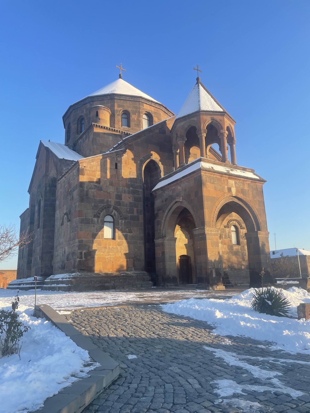 Самое первое впечатление от поездки в Ереван стало самым ярким! Мы посетили Эчмиадзин по дороге в