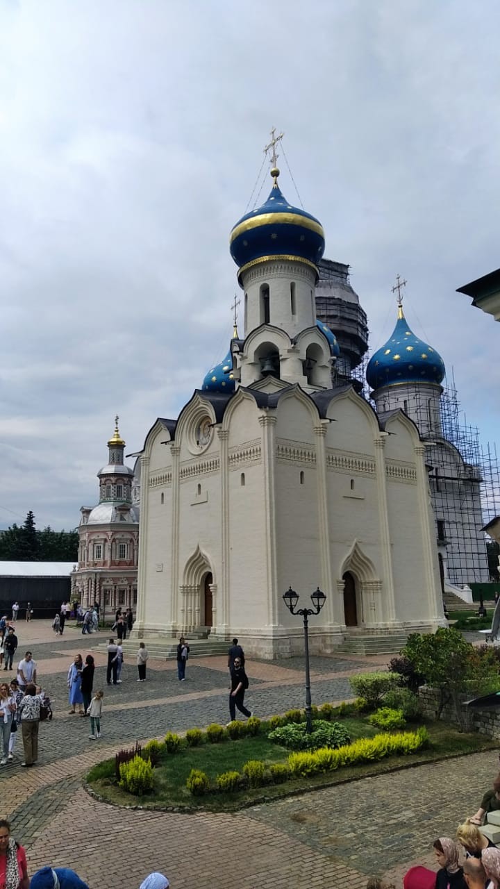 Экскурсия очень интересная и познавательная. Прекрасные гиды, комфортный автомобиль, чёткая организация. Единственное, очень мало свободного времени