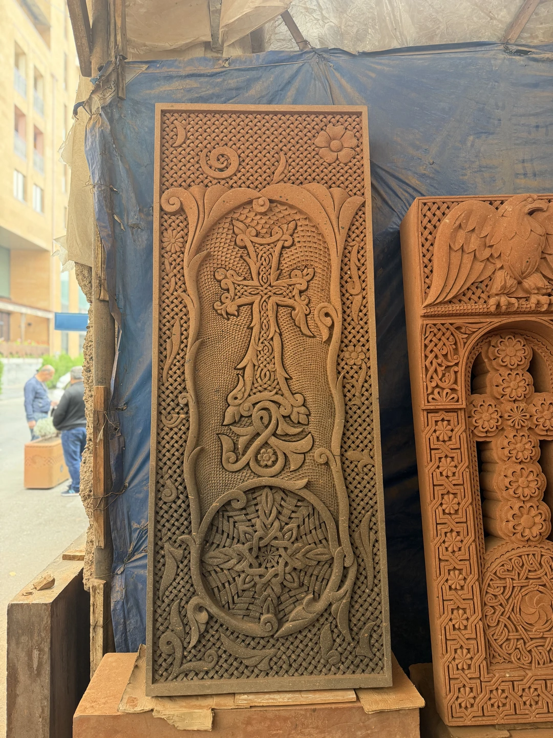 Экскурсия по г. Еревану с гидом Арамом, оставила незабываемые приятные впечатления. Увидели старые дома, красивые улицы