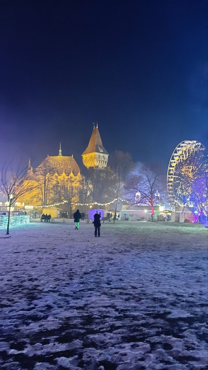 Экскурсии замечательные, была и на синем и на красном маршруте. Илья - профессионал своего дела. За