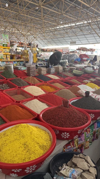 Это потрясающий опыт приготовления плова в реальных условиях узбекской кухни и дома в деревне! Мне очень