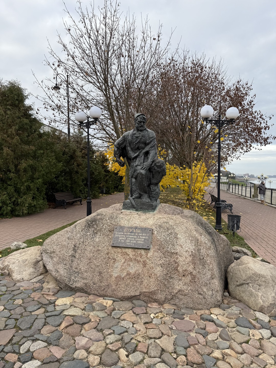 все было замечательно. лаконичный и познавательный рассказ о городе и его истории. Спасибо за экскурсию!