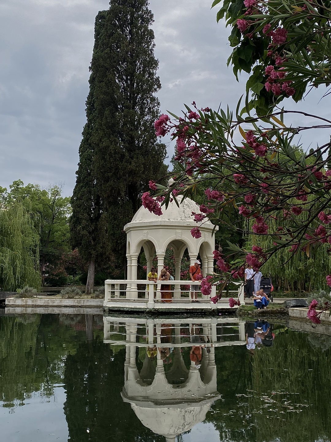 1. Объявление сбора у «Колоннада» в 06:40, в 06:45 приходит СМС от гида, что задерживаются. В