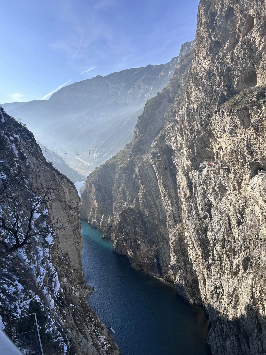 Посетили с Мурадом Сулакский каньон. Не описать всех эмоций, который мы испытали от красоты природы. Мурад