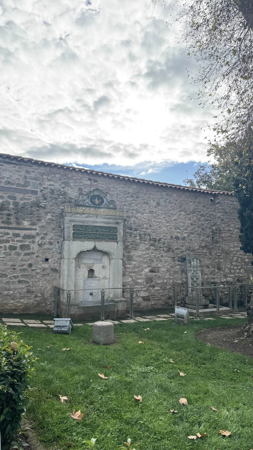 Очень вежливый гид,знает очень много информации,с ней легко ориентироваться в городе,приветлива,терпелива,мы рады,что были с вами 💘