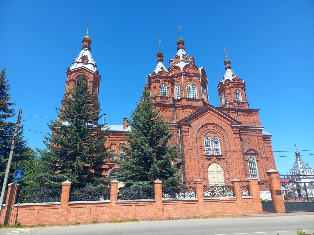 Дзержинск удивил! Оказалось, что это историческое поселение, соцгород, здесь можно рассмотреть все стили советской архитектуры, это