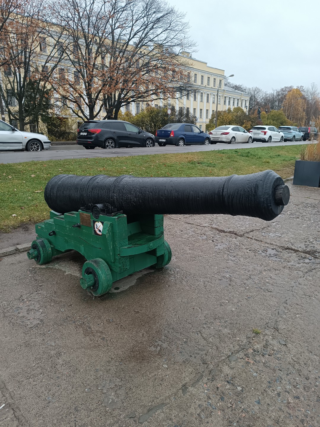 Из Санкт-Петербурга в Петергоф и Кронштадт: 2 города за 1 день (Екатерина)