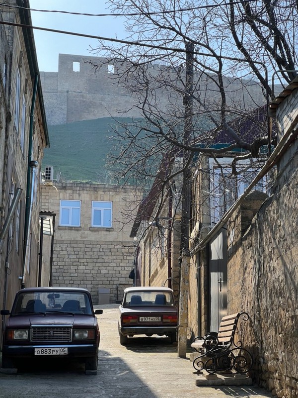 Виды Жемчужины Южного Дагестана: Дербент и экраноплан «Лунь»