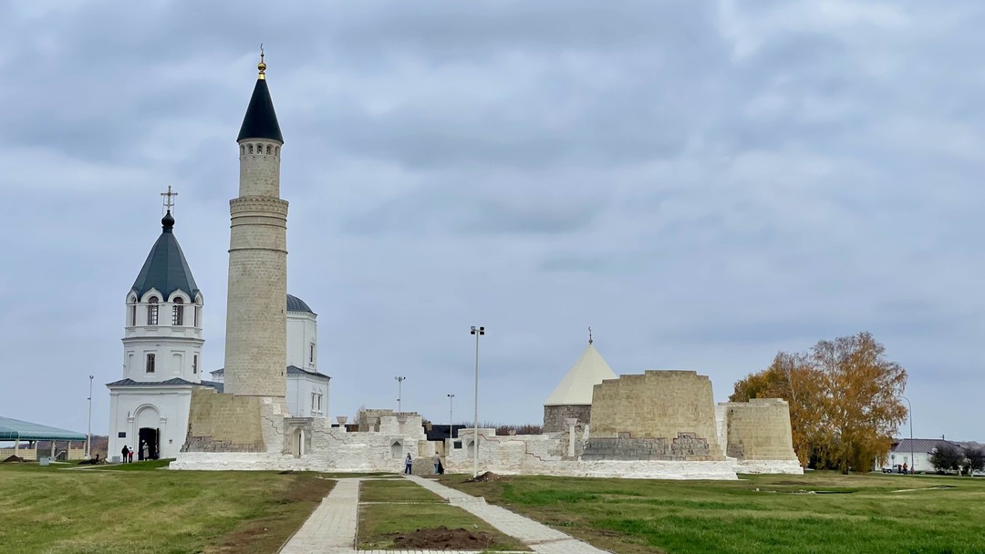 Хочу выразить огромную благодарность Владу за интересную и познавательную экскурсию по Болгару. Гид прекрасно знает историю