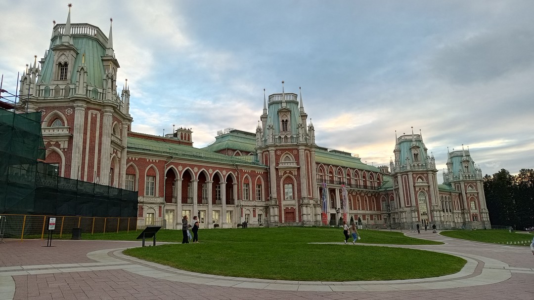 Благодарим Викторию за отличную экскурсию! Несмотря на большое количество людей в честь фестиваля и дождь, всё