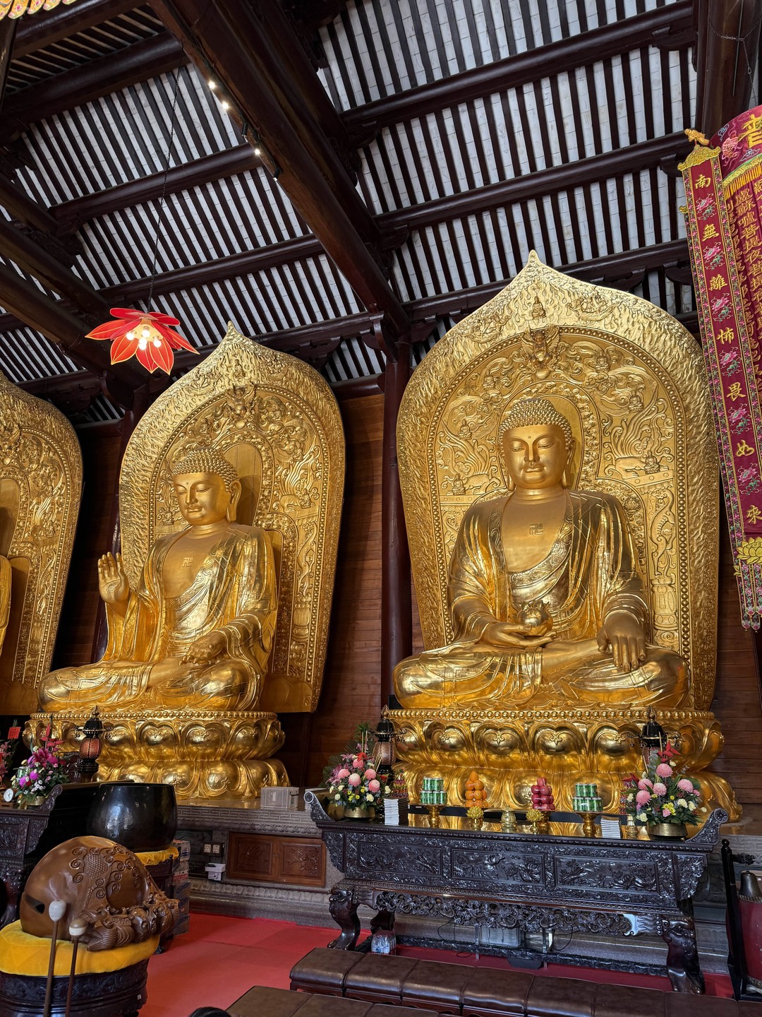 Это был отличный экспириенс! Идеальный выбор локаций, перемещение, и главное сам рассказ! Вячеслав знает как все