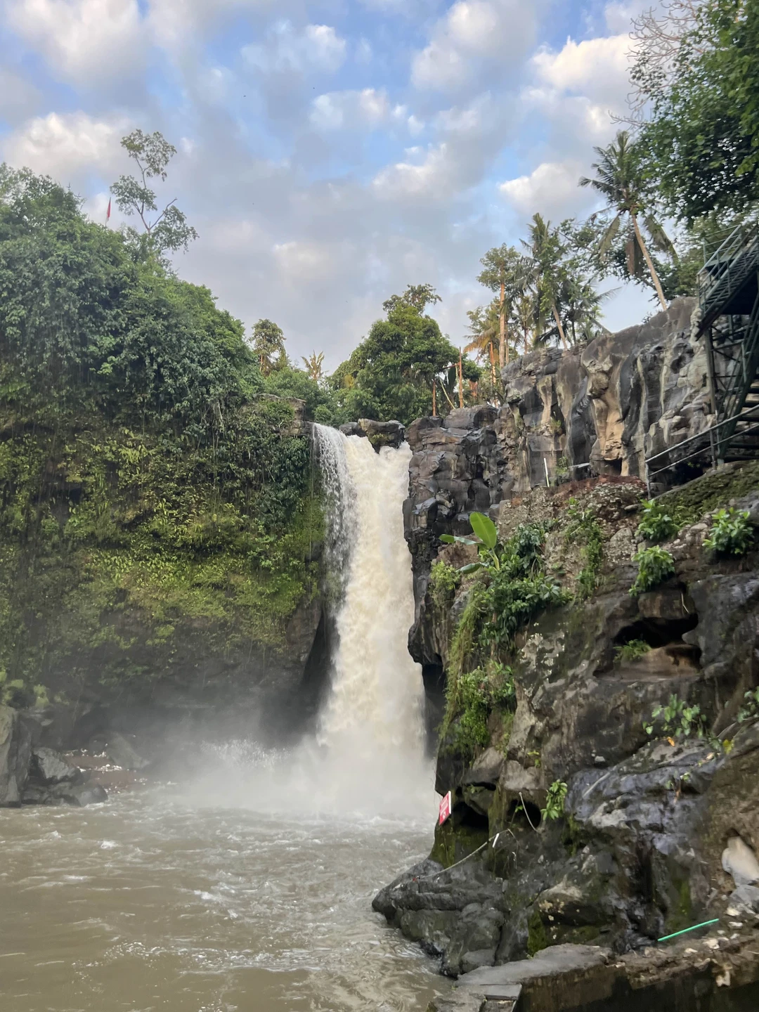 Ваян превзошел все наши ожидания💛! Потрясающий гид и человек, необыкновенно эрудированный, позитивный и добрый! Было очень