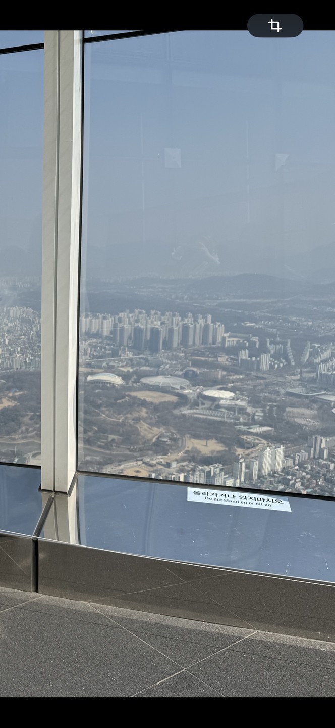 От 2-х мест, к которым мы проехали на машине (Lotte Tower и Coex) и стоящего рядом