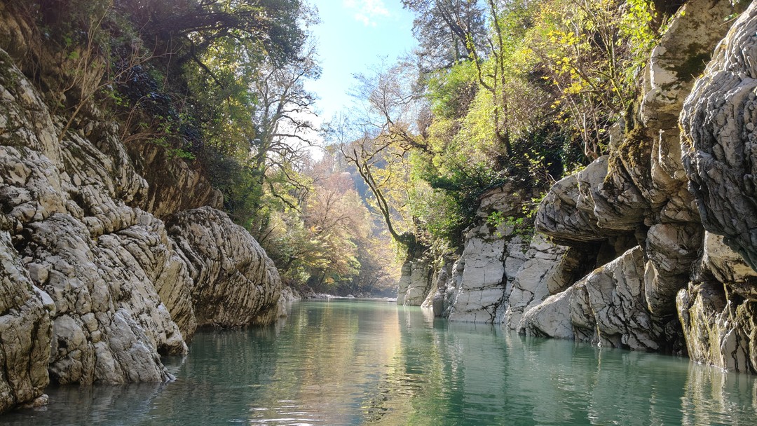 Посещали каньон с Евгением ранненоябрьским утром. Каньон нереальной красоты! Ни одна фотка не передаёт то, что