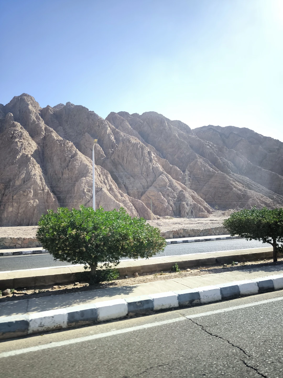 Экскурсия отличная, разнообразная, лёгкая, органичная. Каньон - удивительный, дорога до него живописная, место для снорклинга -