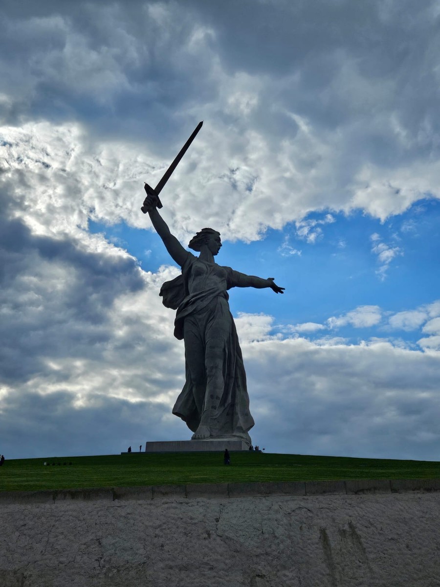 Огромное спасибо Александру за экскурсию. Встречались впервые. Приятнй вежливый молодой человек. Интересно рассказывает, отвечает на все