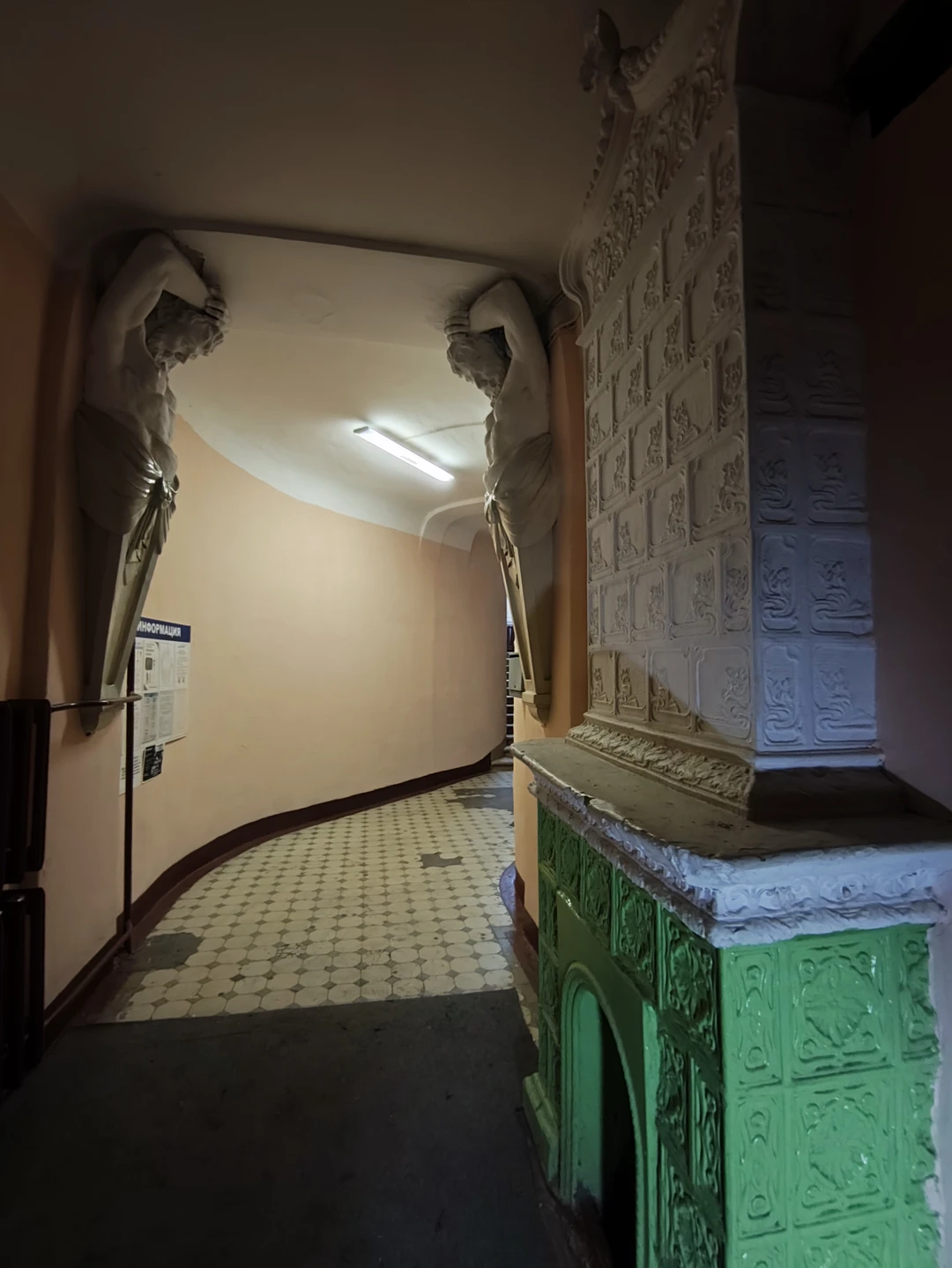 Спасибо Виктору за чудесную экскурсию по району который скрыт от туристов и зря! Рассказ Виктора о