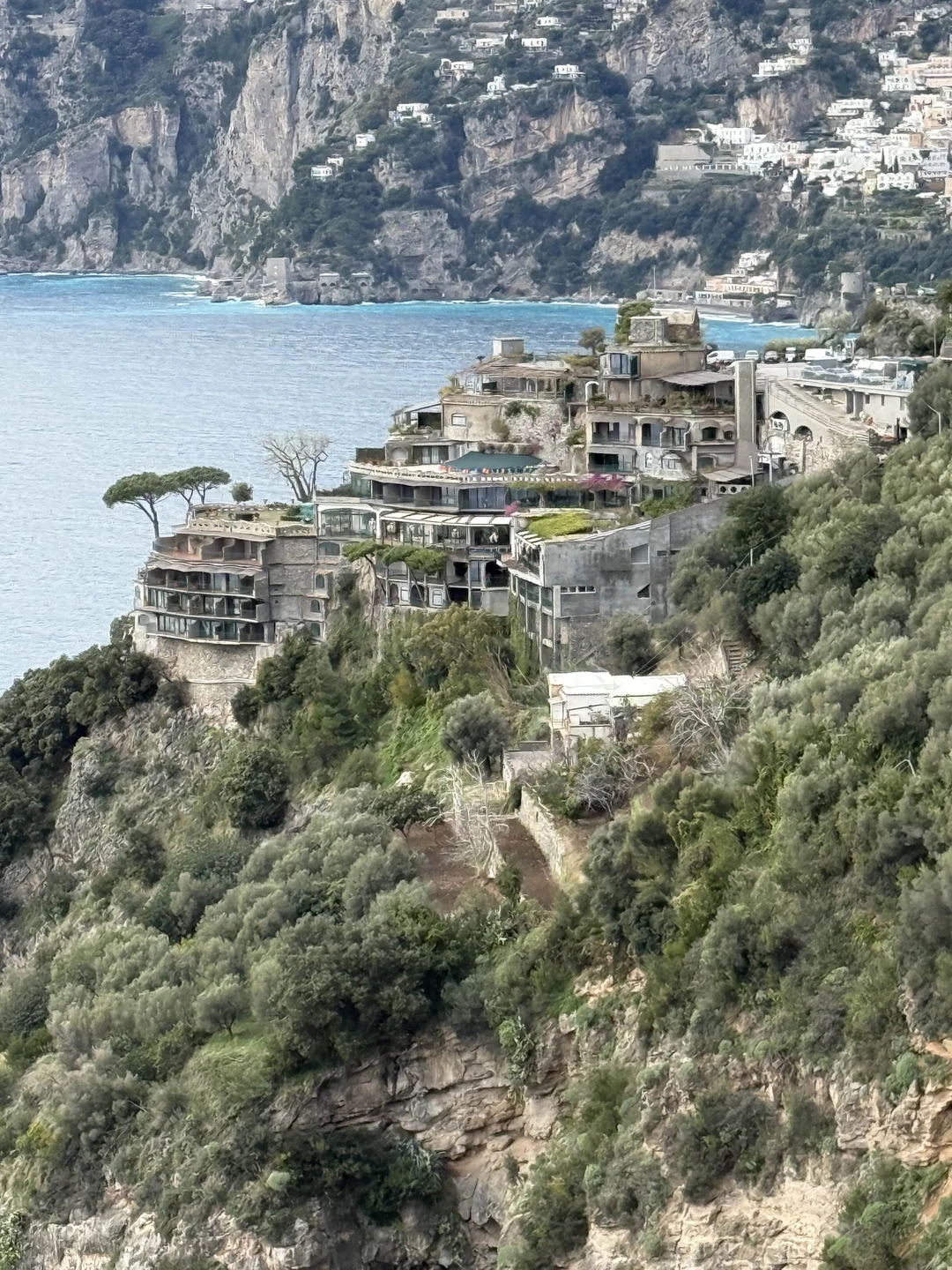 Павел прекрасный экскурсовод с великолепными знаниями истории. Наша поездка оставила неизгладимые, восторженные эмоции. Он показал нам