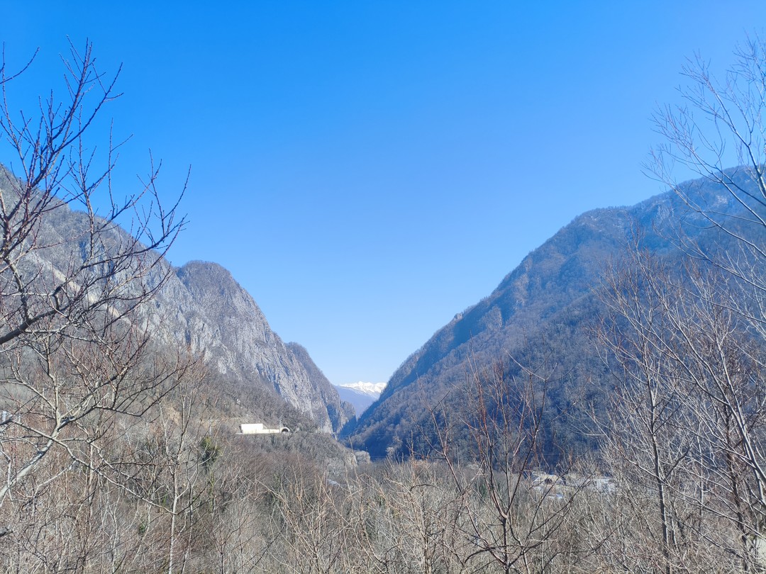В целом все хорошо. Обед дороговат. Большинство из того что продают на экскурсии на пасеке, продается