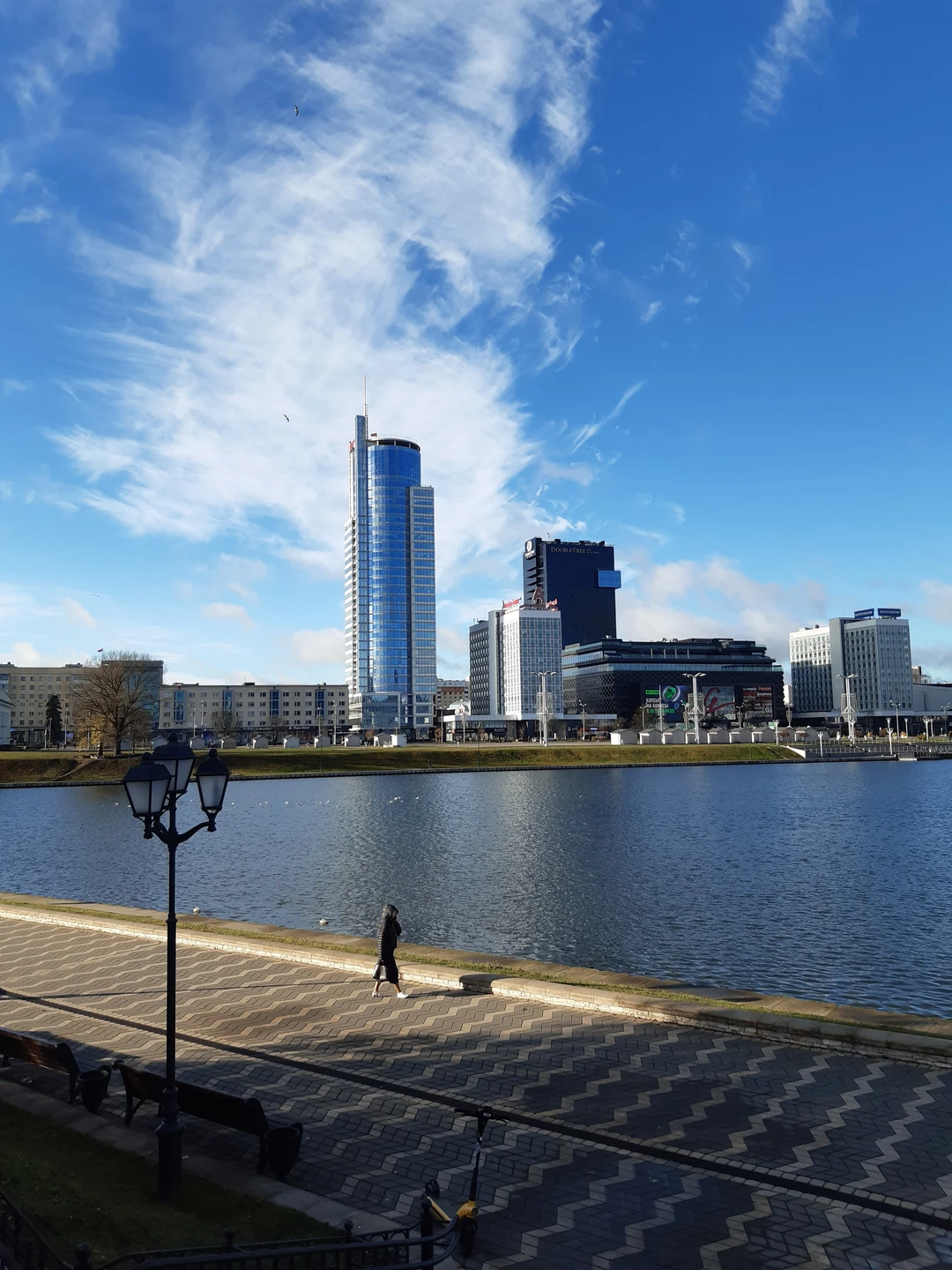 Здравствуйте. Экскурсию проводила Валерия, выпускница Исторического факультета ГБУ. Молодая по возрасту, но профессионально сформировавшийся специалист. Отмечу