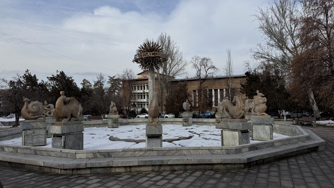 Прекрасная прогулочная экскурсия, насыщена интересным рассказом и достопримечательностями города. Неспешно, подробно и увлекательно. Рекомендую!