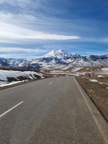 Сильная энергетика гор, живописная природа на протяжении всего пути. Спасибо гиду Исламу за весёлую и непринужденную беседу и аккуратное вождение