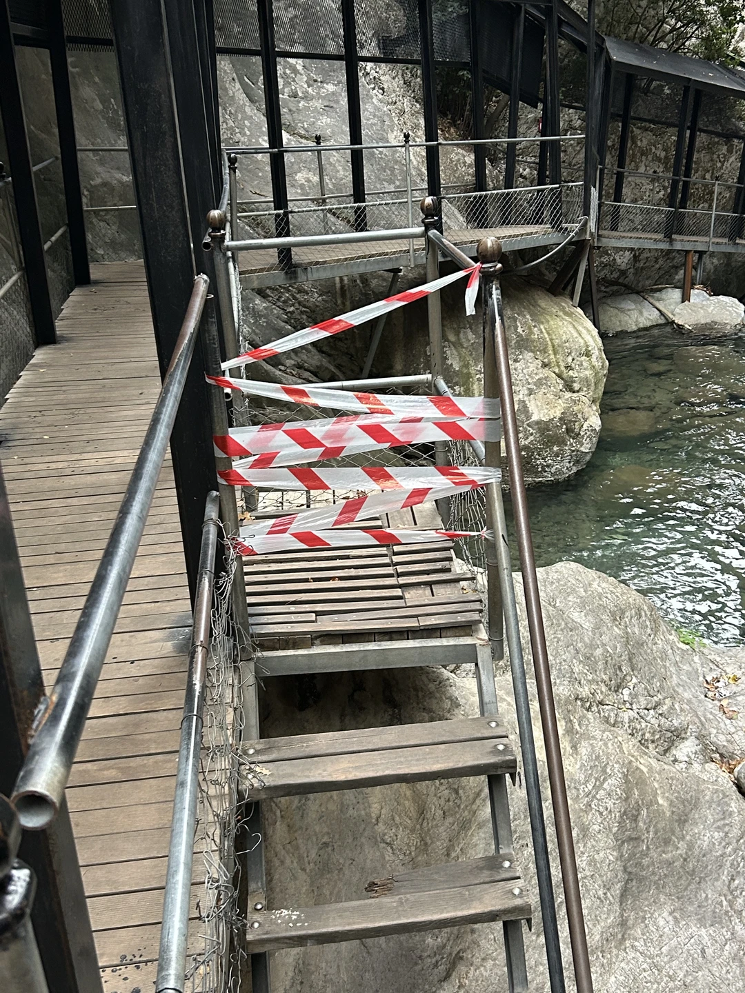 Гида нет, только водитель.