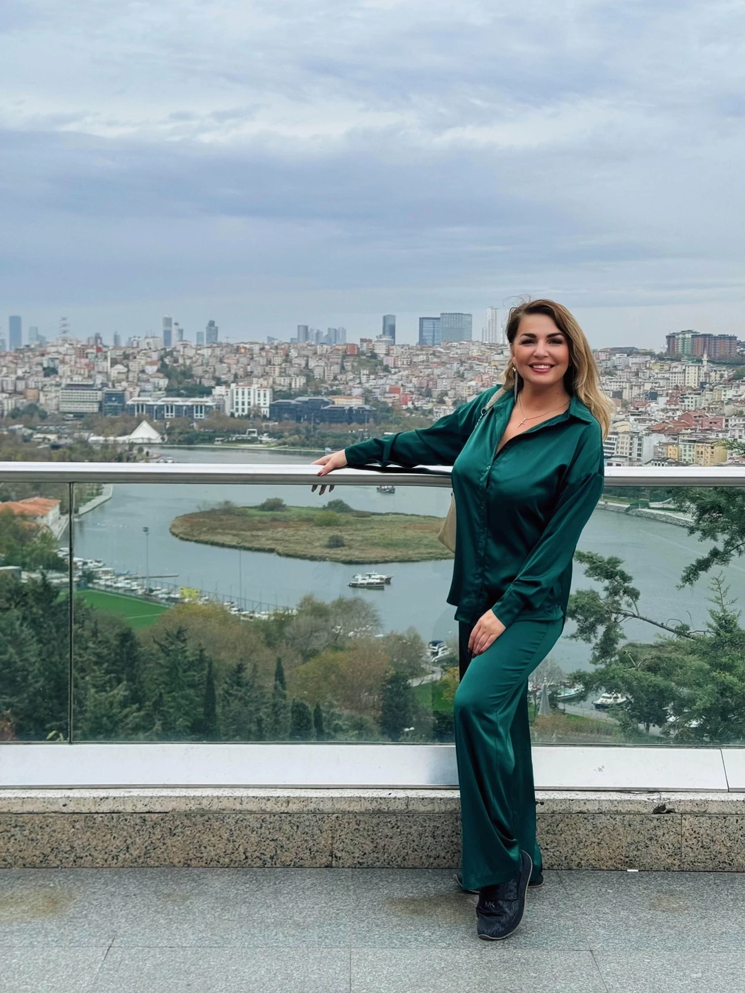 Прекрасный гид! Интересно рассказывал о Стамбуле, фоткал. Рекомендую всем!