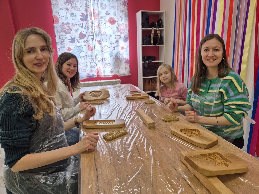 МК очень понравился. Интересно и взрослым и детям. Хорошая организация, интересный рассказ в процессе лепки пряника