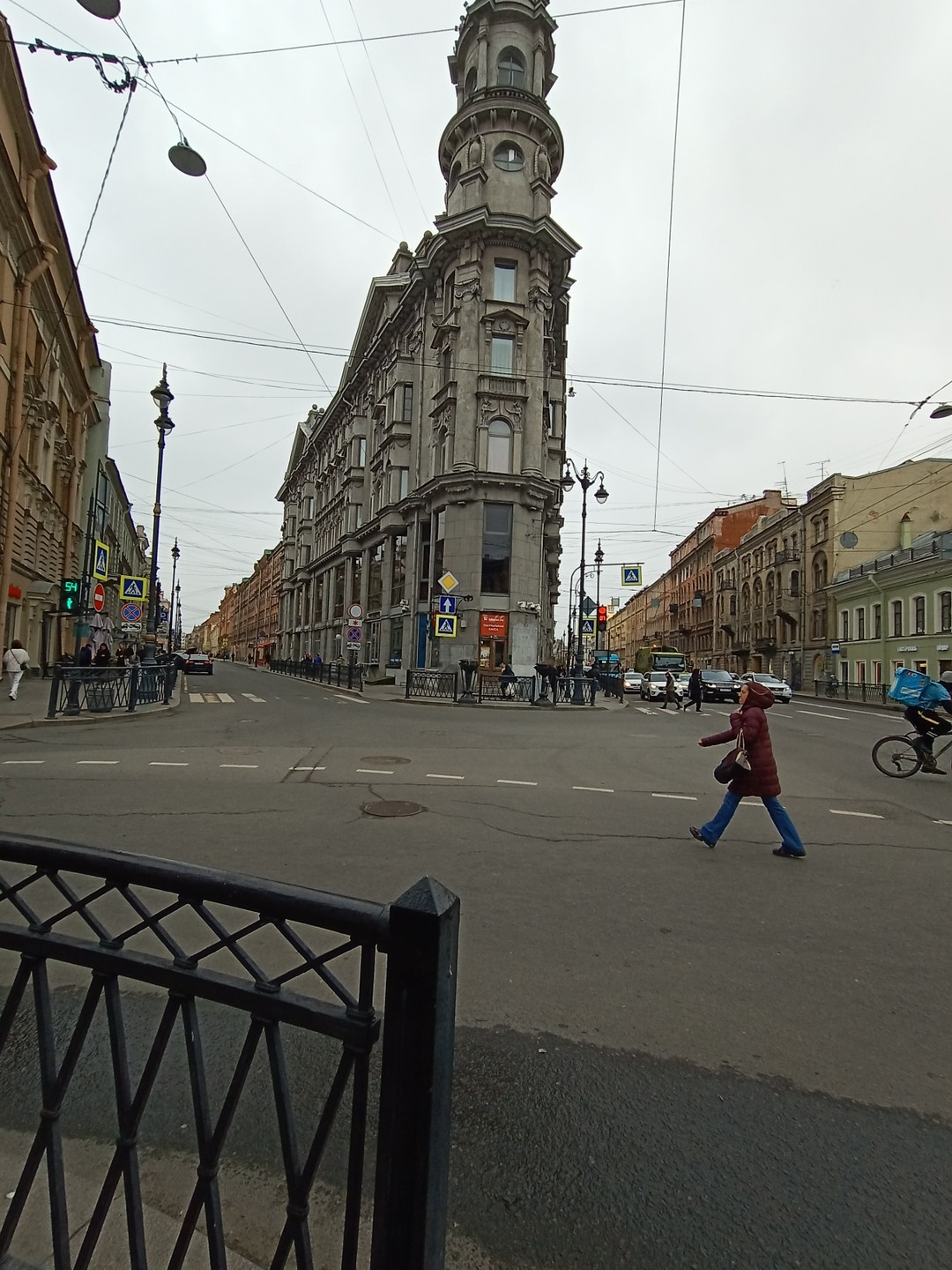Тайная жизнь дворов и доходных домов Петербурга (Елена)