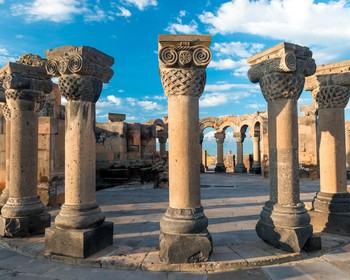 Эчмиадзинский монастырь и Хор Вирап