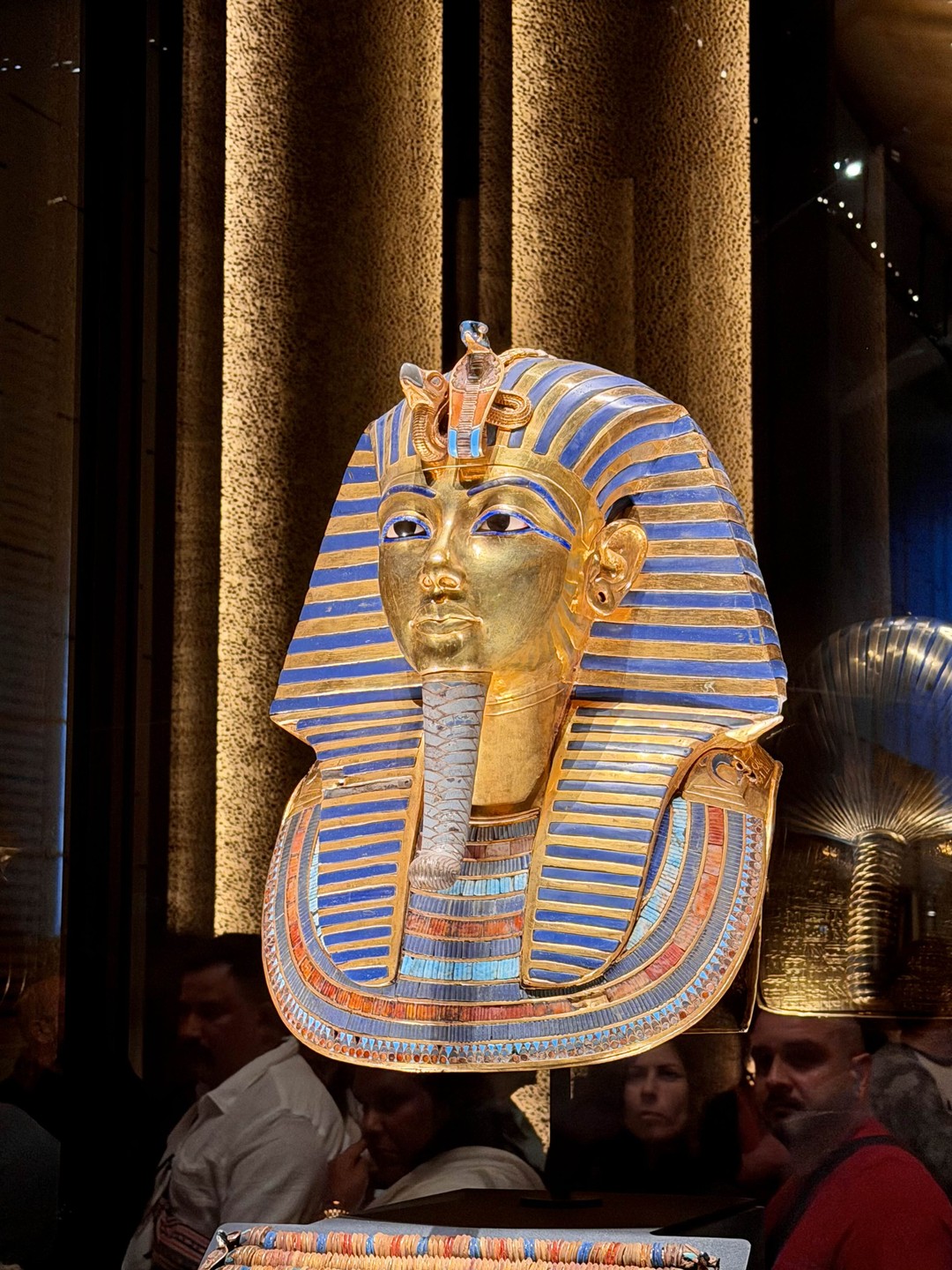 Ездили на экскурсию 28 декабря из Шарм-эль-Шейха. Посетили пирамиды и новый Египетский музей. Машина забрала нас