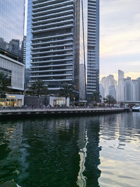 Экскурсия очень понравилась, было достаточно времени на осмотр достопримечательностей и на покупки. Узнали много интересного, полны