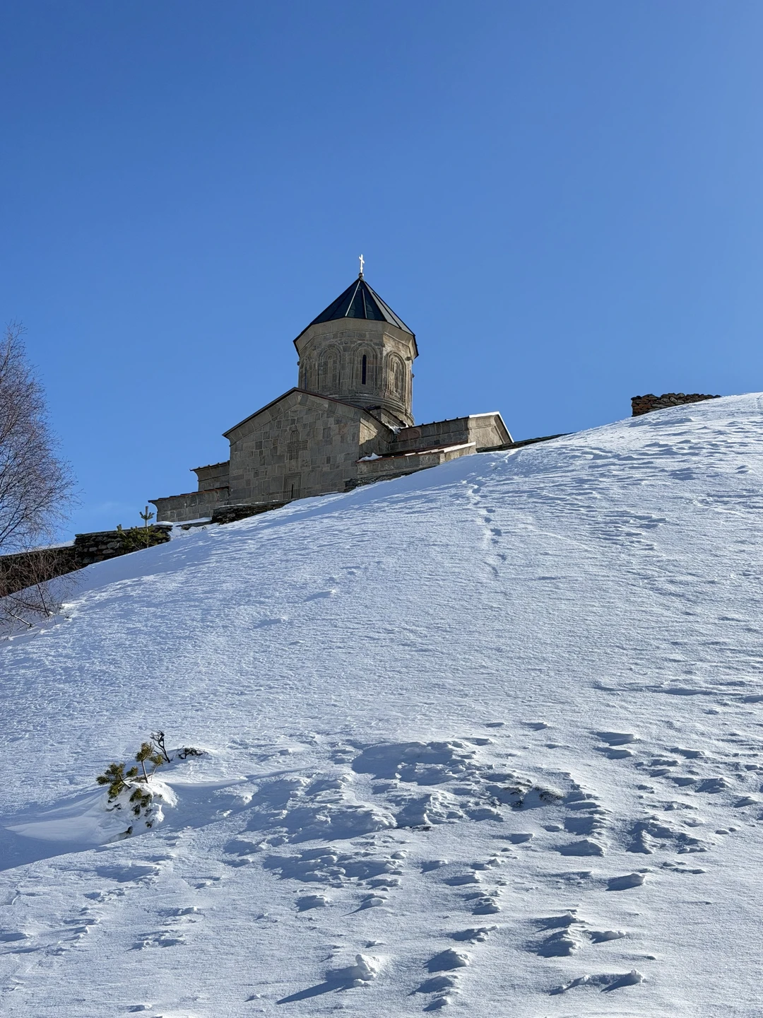 Казбек и Дарьяльское ущелье: Грузия с открытки (София)