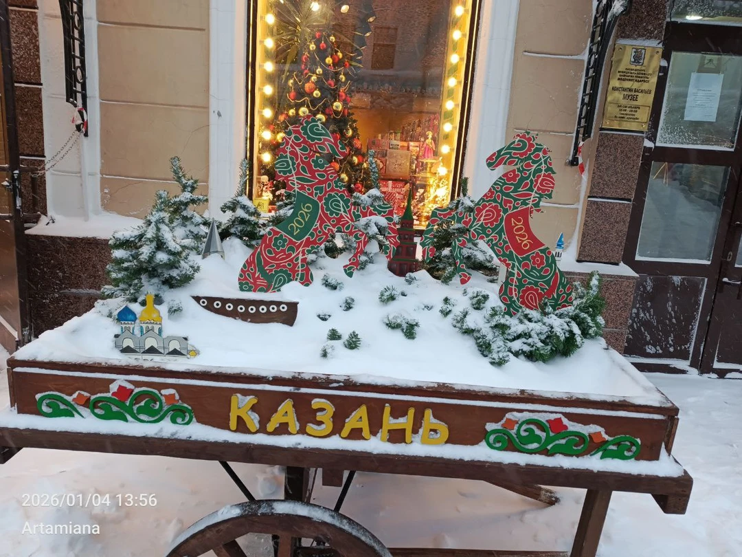 У нас экскурсоводом была милая девушка Азалия. Она рассказала нам о творчестве великого татарского поэта Габдуллы