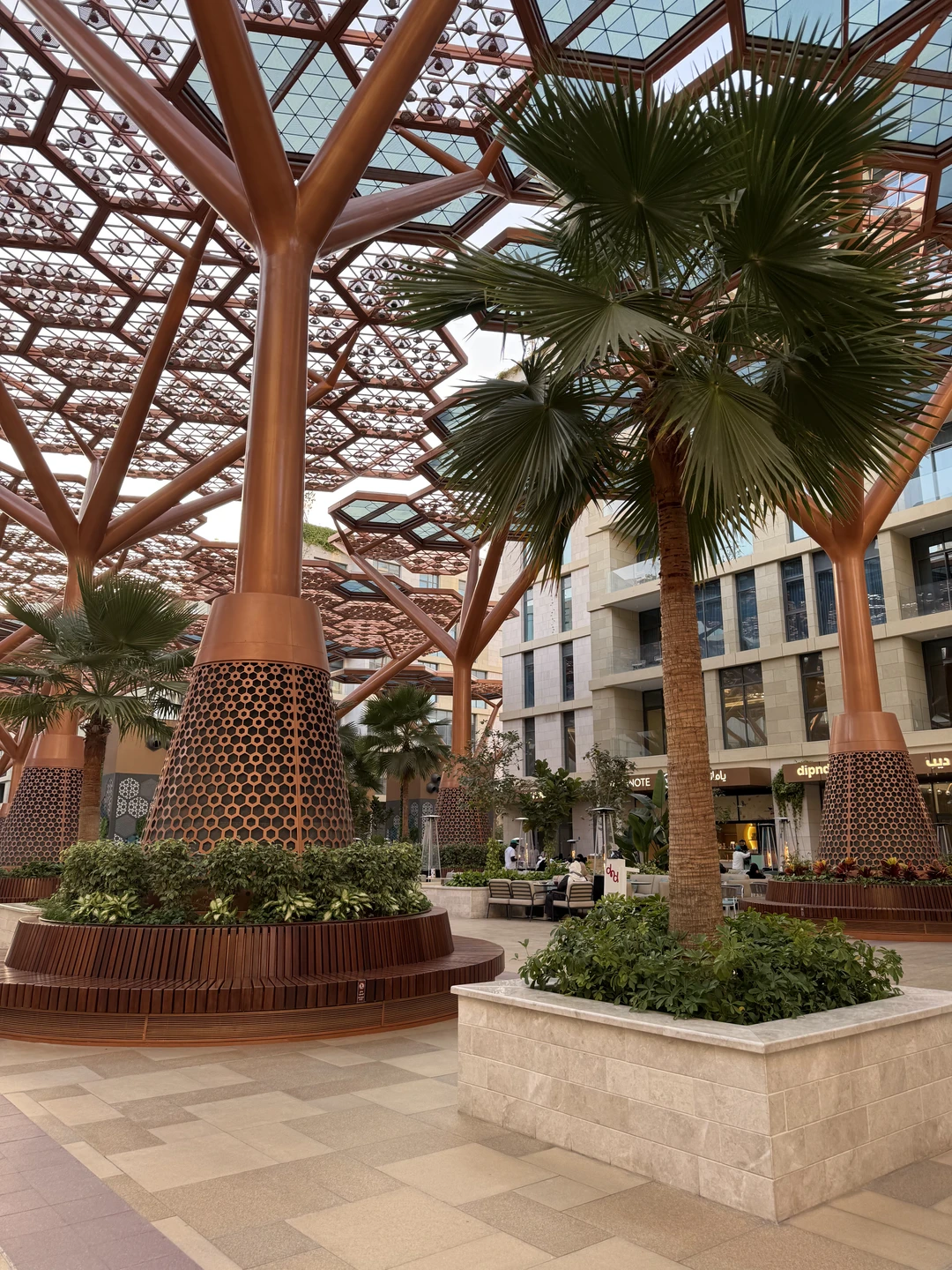 Фирас отлично провел экскурсию. Мне и моей жене все понравилось. Рассказал нам историю Катара и отвечал