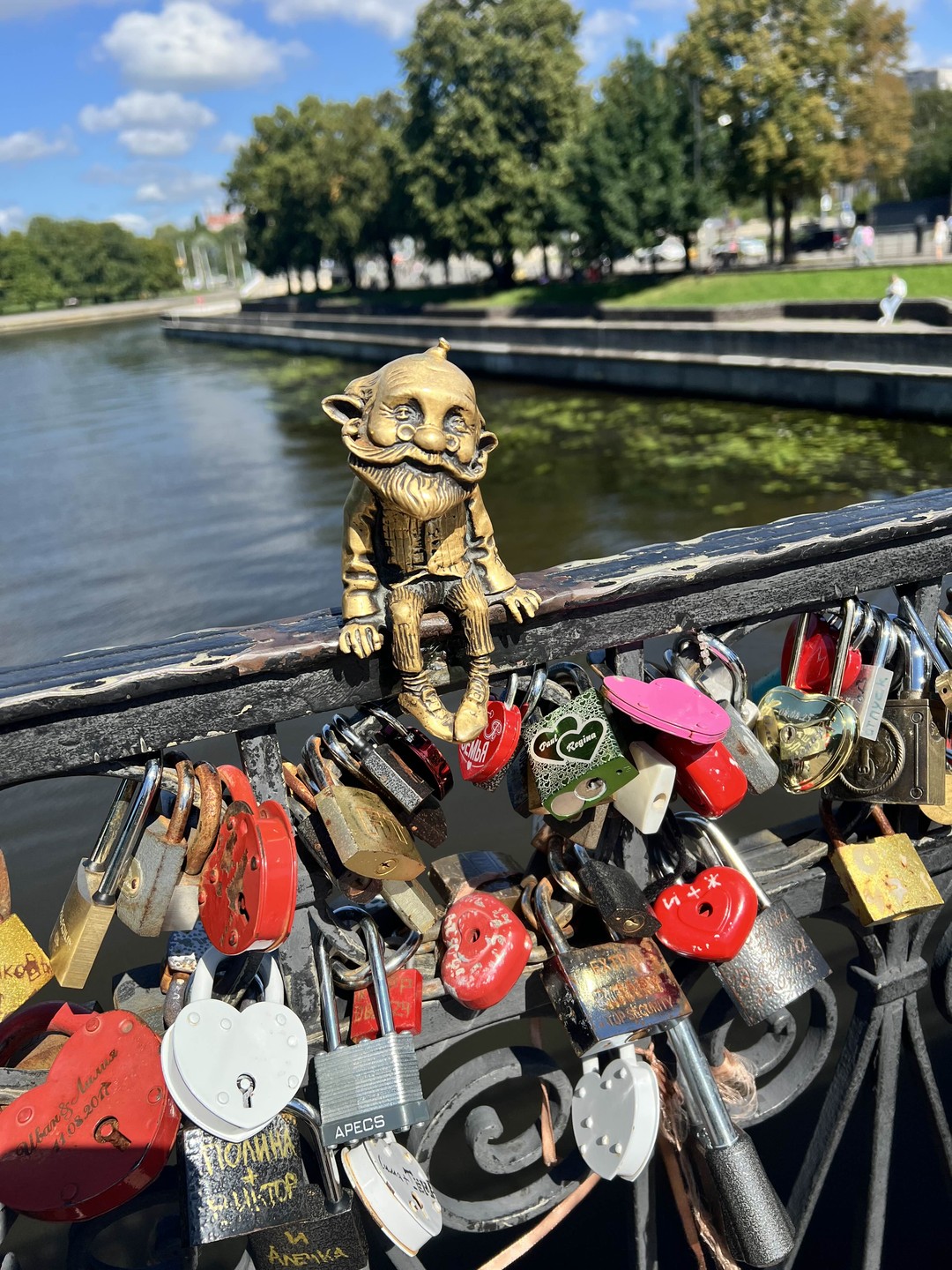 Сегодня были на данной экскурсии. Очень понравилось, Сергей интересно, красочно рассказывал, время провели прекрасно. Много полезной
