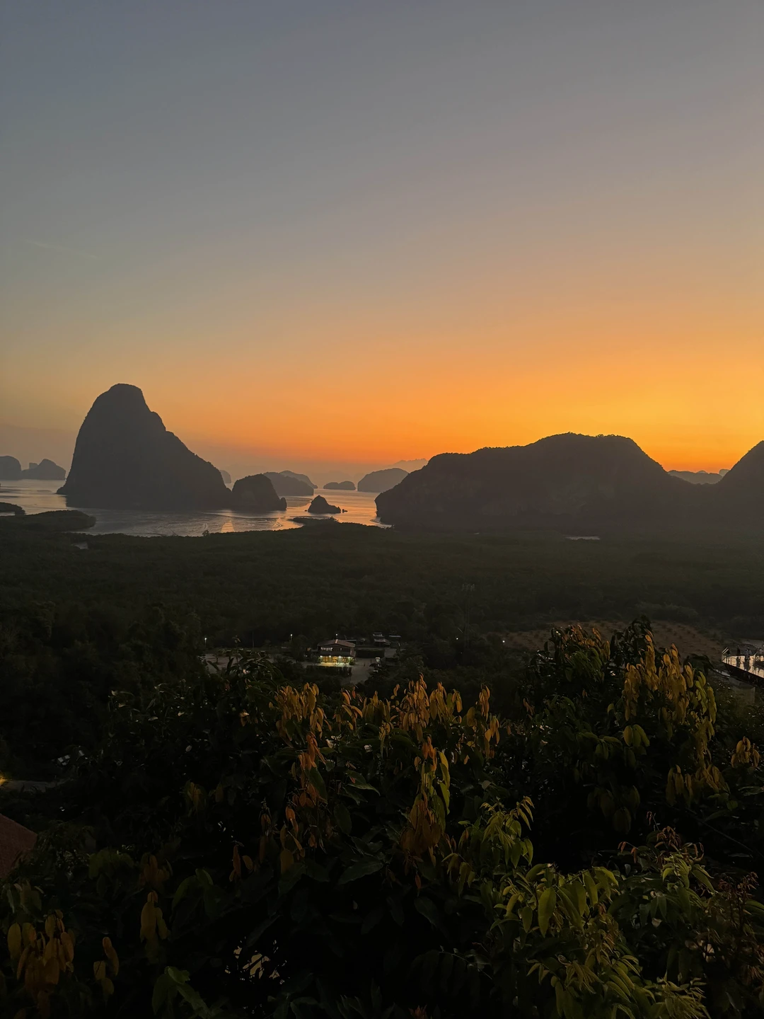 Все прекрасно, встретили вовремя, все рассказали, показали. Рекомендую.