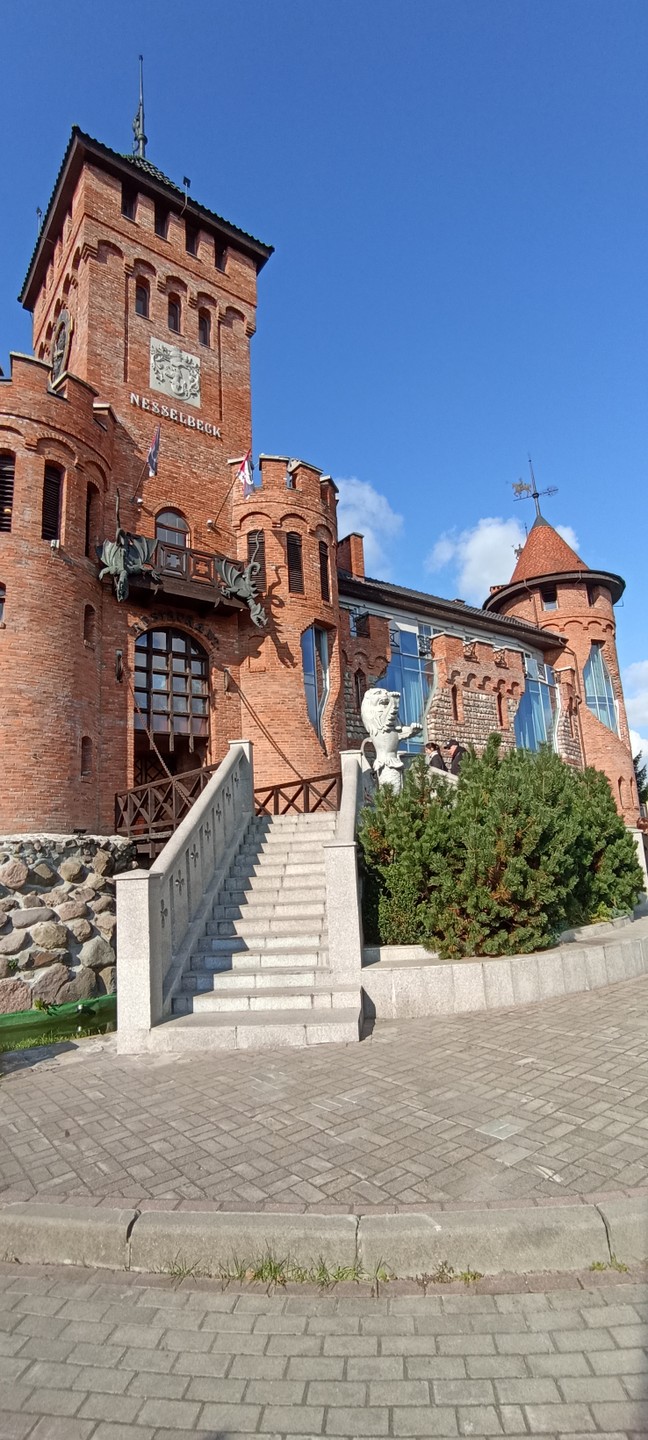 1.10 были на экскурсии на Куршскую косу и Зеленоградск. Начало экскурсии было немного волнительным, так как