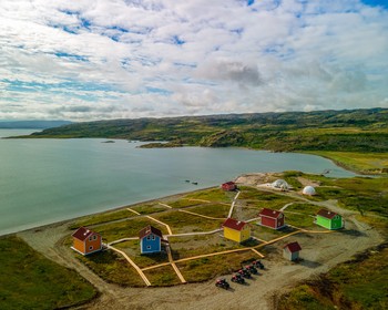 Путь к побережью Баренцева моря и размещение в коттеджах