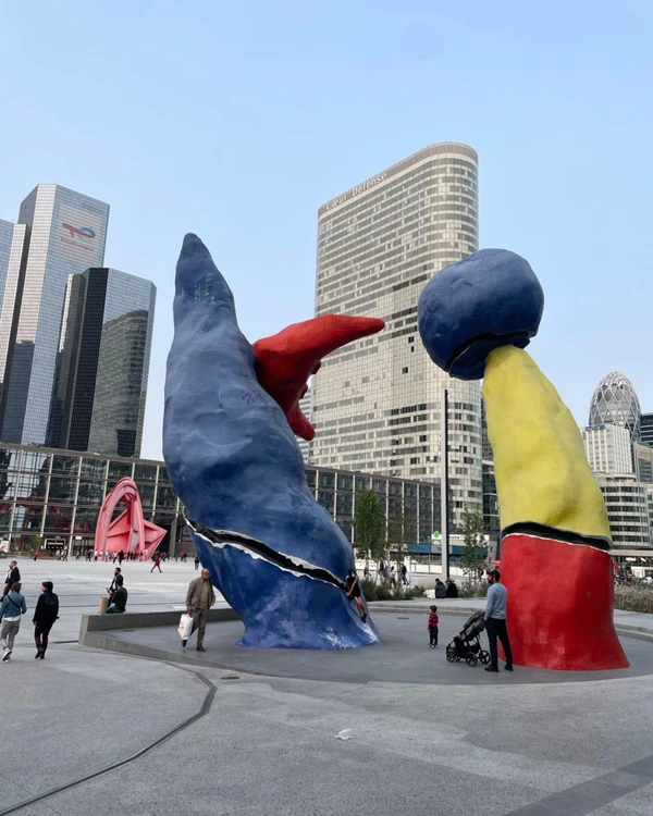 Ля Дефанс - музей современного искусства под открытым небом